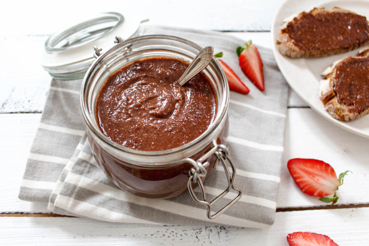 Healthy Nutella - plant based, gluten free, refined sugar free, vegan - heavenlynnhealthy.com