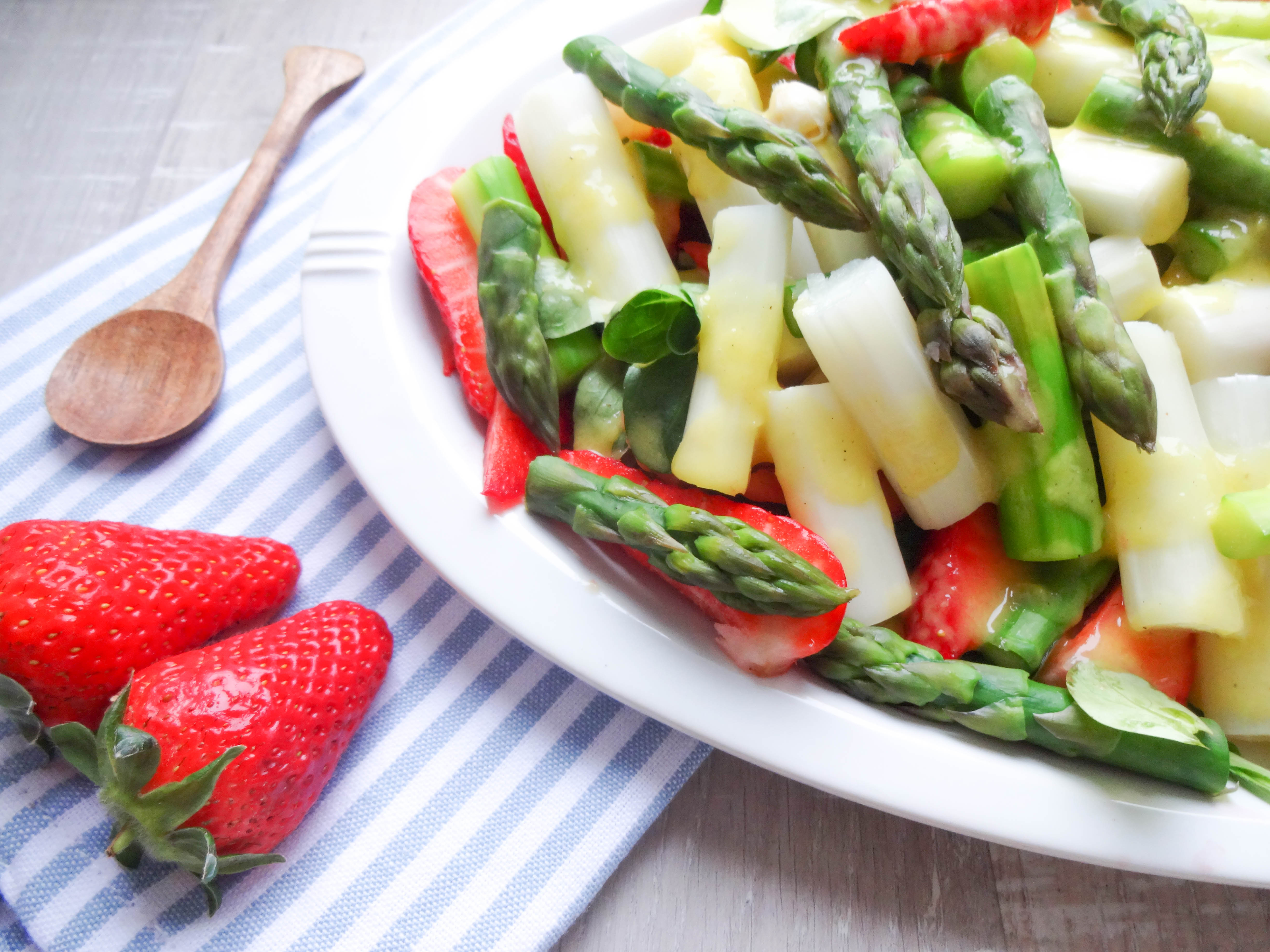 Asparagus Salad with Strawberries and Mango-Vinaigrette