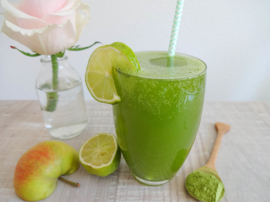 Refreshing Matcha-Apple Spritzer