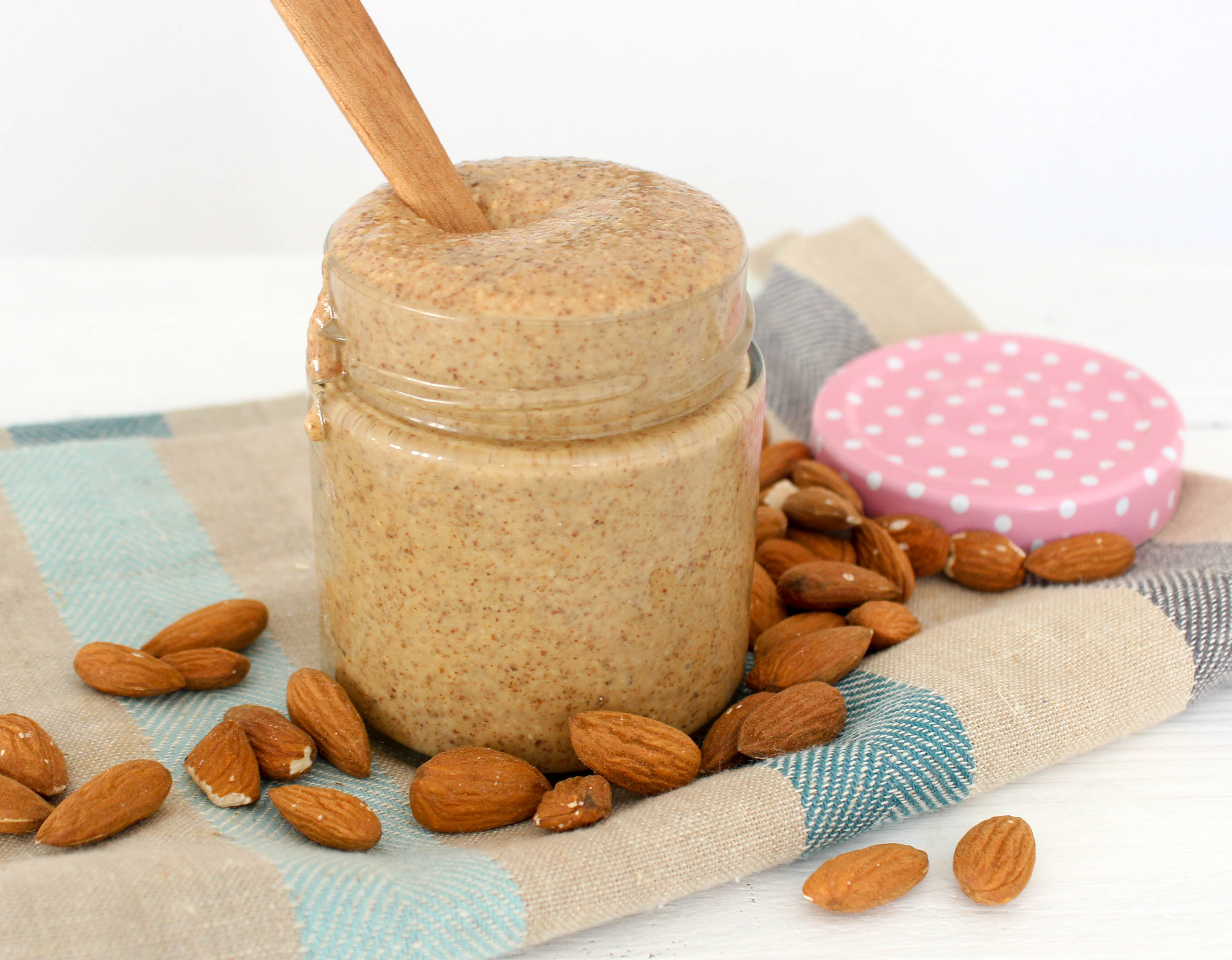 The best home made almond butter - gluten free, dairy free, vegan, plant based, healthy, refined sugar free - heavenlynnhealthy.com