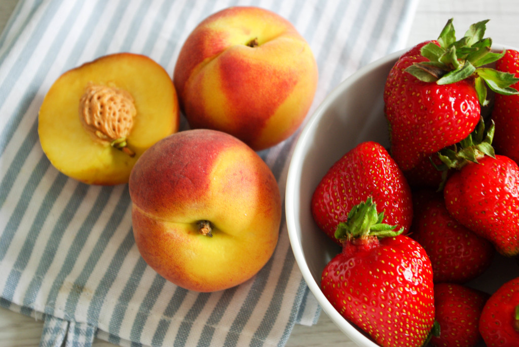 Peach and Strawberry Crumble