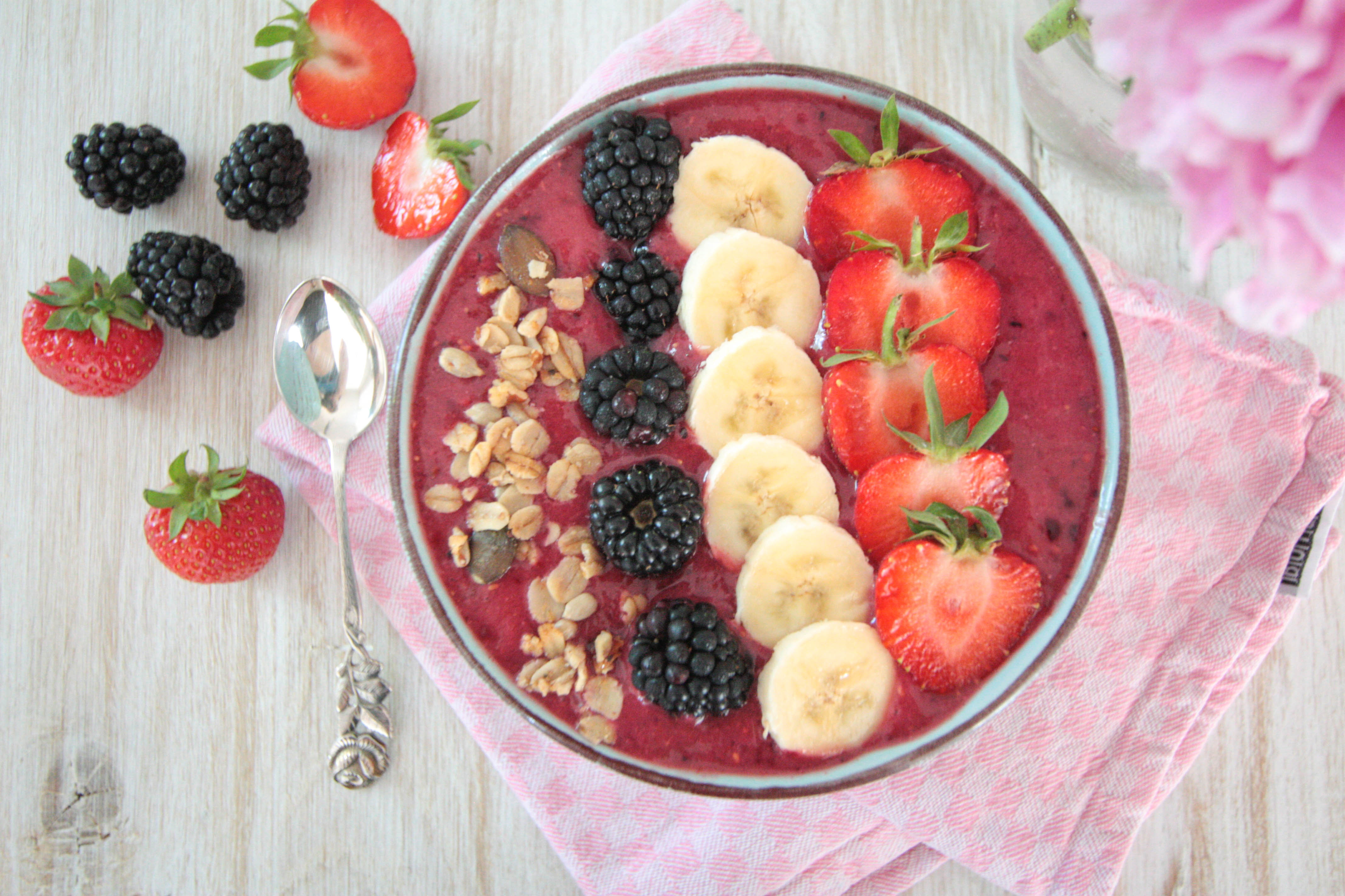 Acai and Berry Smoothie Bowl   Heavenlynn Healthy