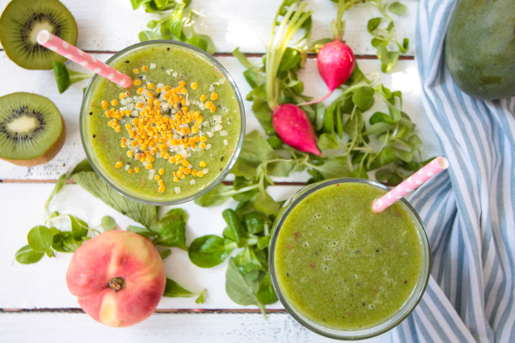 Refreshing Green Summer Smoothie with Radish Leaves