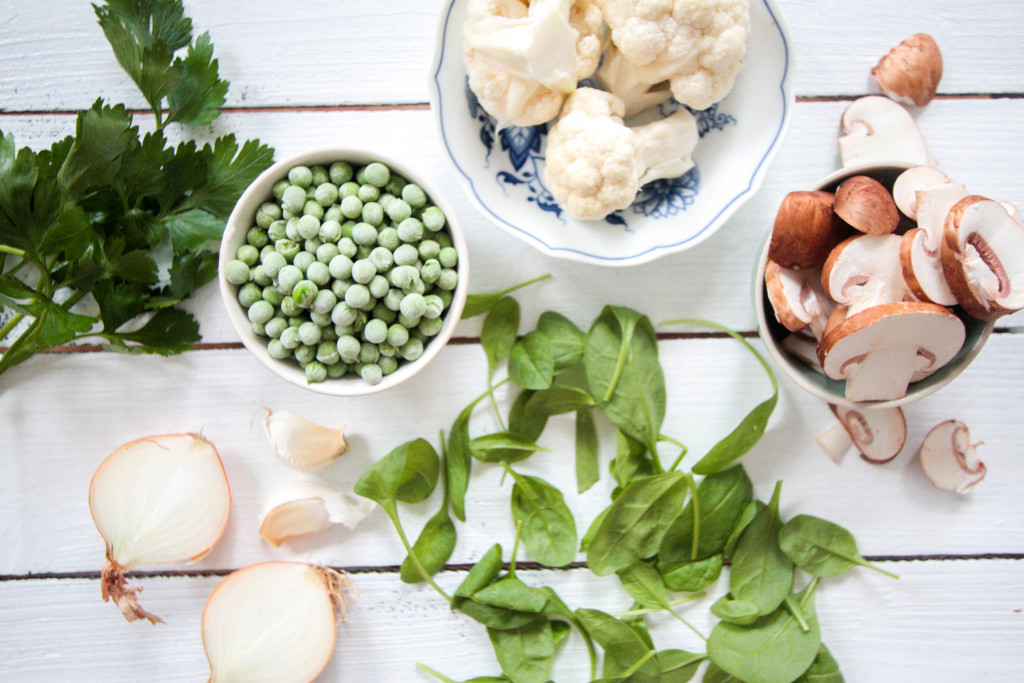 Healthy Spaghetti Carbonara with Creamy Cauliflower-Sauce and Superfood Parmesan