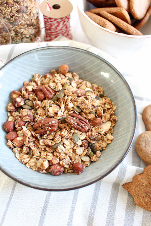 Gingerbread Granola - plantbased, gluten free, refined sugar free, healthy - heavenlynnhealthy.com