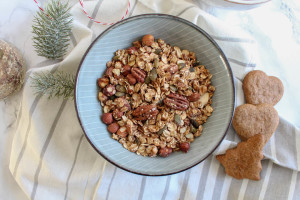 Gingerbread Granola - plantbased, gluten free, refined sugar free, healthy - heavenlynnhealthy.com