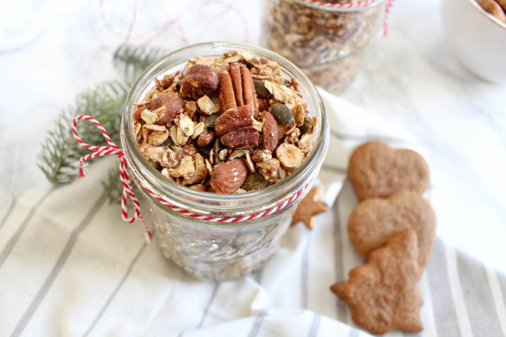 Gingerbread Granola - plantbased, gluten free, refined sugar free, healthy - heavenlynnhealthy.com