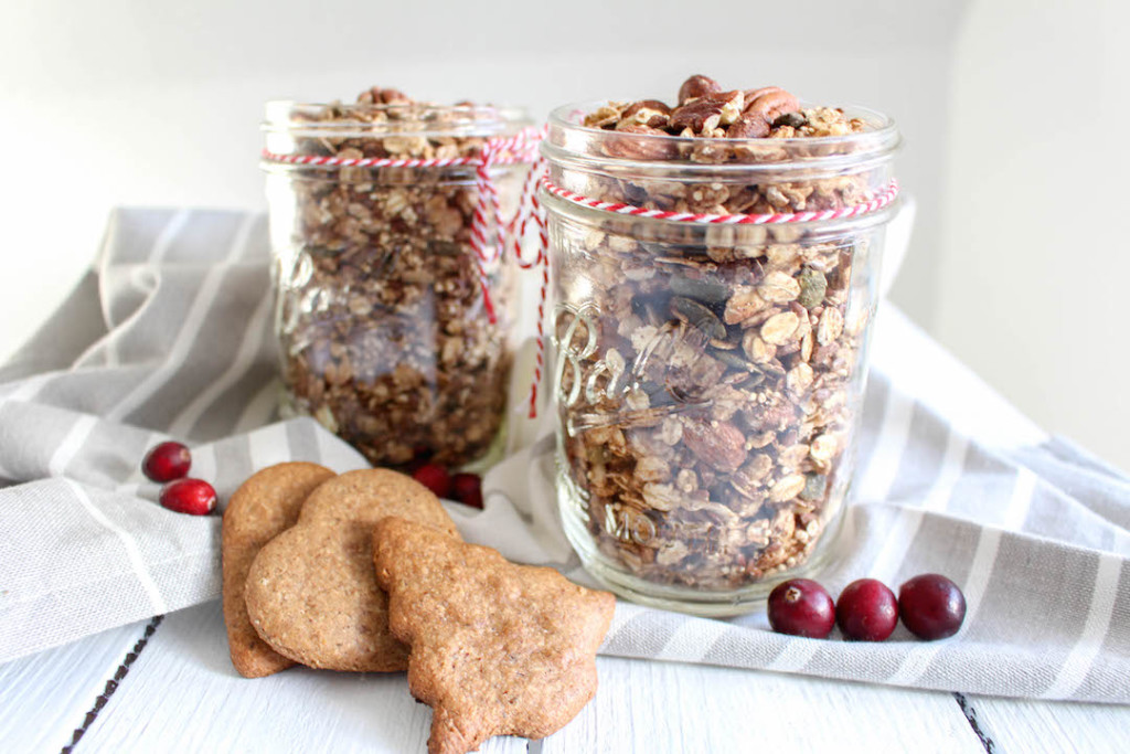 Gingerbread Granola - plantbased, gluten free, refined sugar free, healthy - heavenlynnhealthy.com