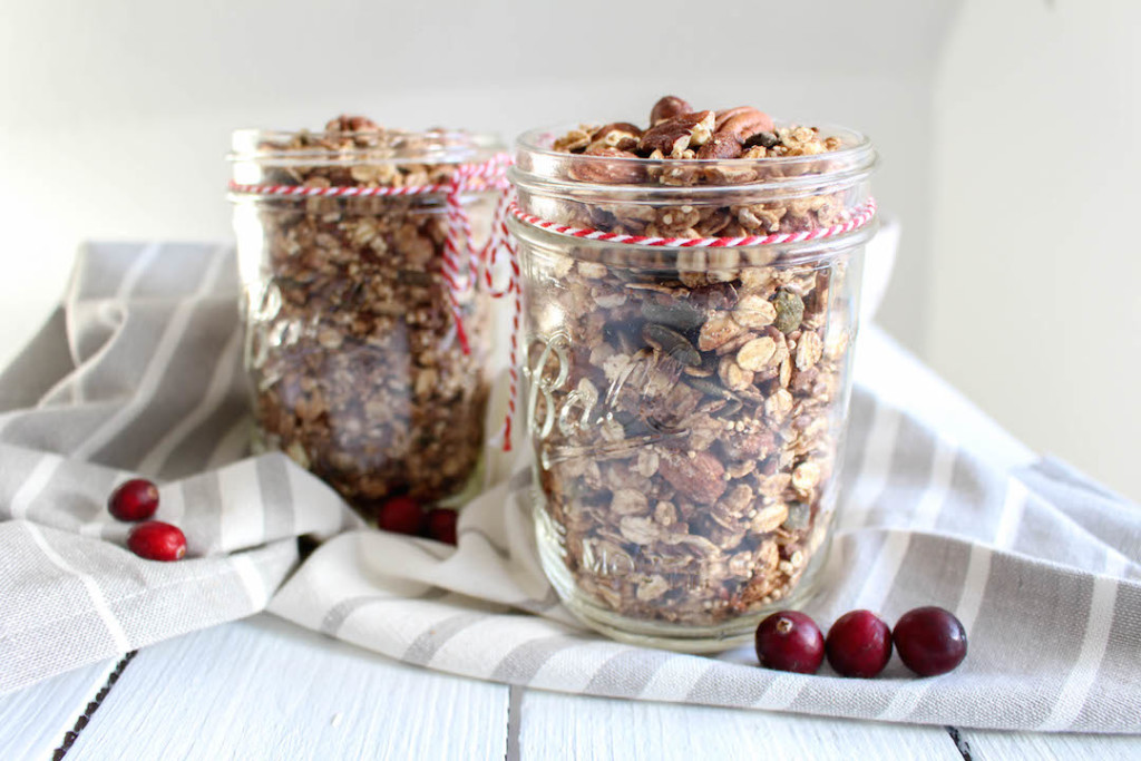 Gingerbread Granola - plantbased, gluten free, refined sugar free, healthy - heavenlynnhealthy.com