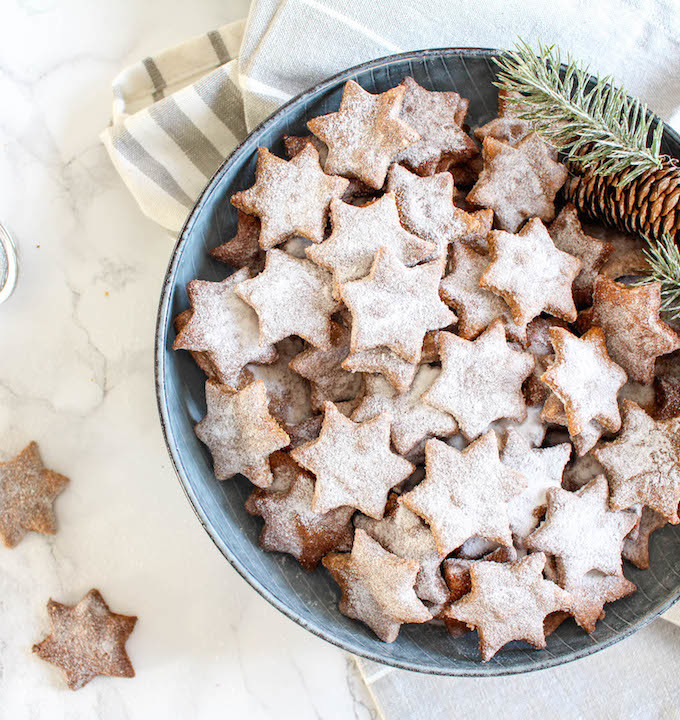 Healthy Almond and Cinnamon Christmas Stars - plant based, gluten free, healthy, refined sugar free - heavenlynnhealthy.com