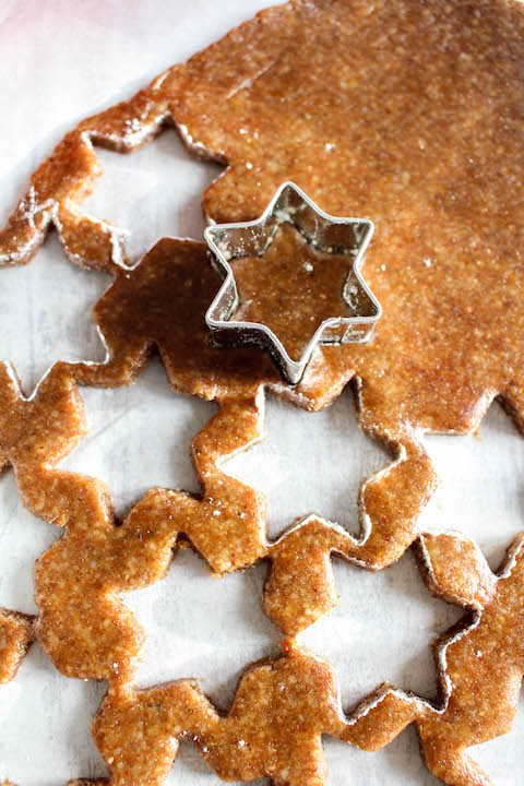 Healthy Almond and Cinnamon Christmas Stars - plant based, gluten free, healthy, refined sugar free - heavenlynnhealthy.com