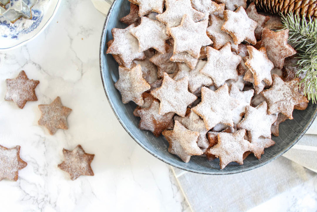 Healthy Almond and Cinnamon Christmas Stars - plant based, gluten free, healthy, refined sugar free - heavenlynnhealthy.com