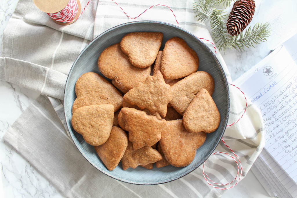 Healthy Gingerbread Cookies - plant based, vegan, gluten free, refined sugar free - heavenlynnhealthy.com