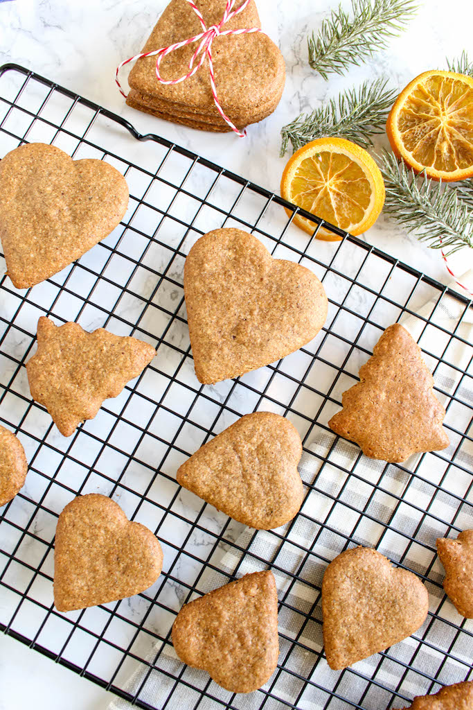 Healthy Gingerbread Cookies - plant based, vegan, gluten free, refined sugar free - heavenlynnhealthy.com