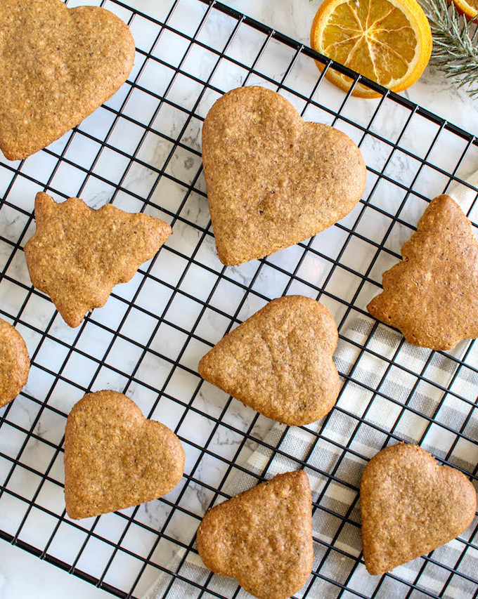 Healthy Gingerbread Cookies - plant based, vegan, gluten free, refined sugar free - heavenlynnhealthy.com