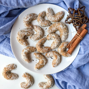 Healthy Vanilla Crescent Cookies - plant based, gluten free, refined sugar free - heavenlynnhealthy.com