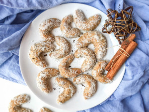Healthy Vanilla Crescent Cookies - plant based, gluten free, refined sugar free - heavenlynnhealthy.com