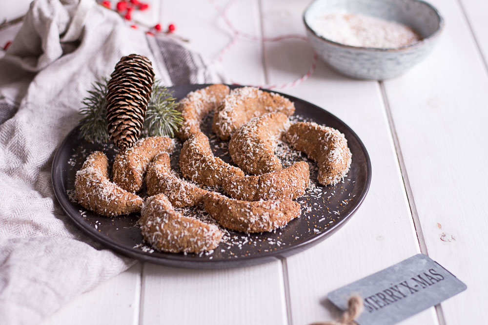 Healthy Vanilla Crescent Cookies - vegan, plant based, gluten free, refined sugar free - heavenlynnhealthy.com