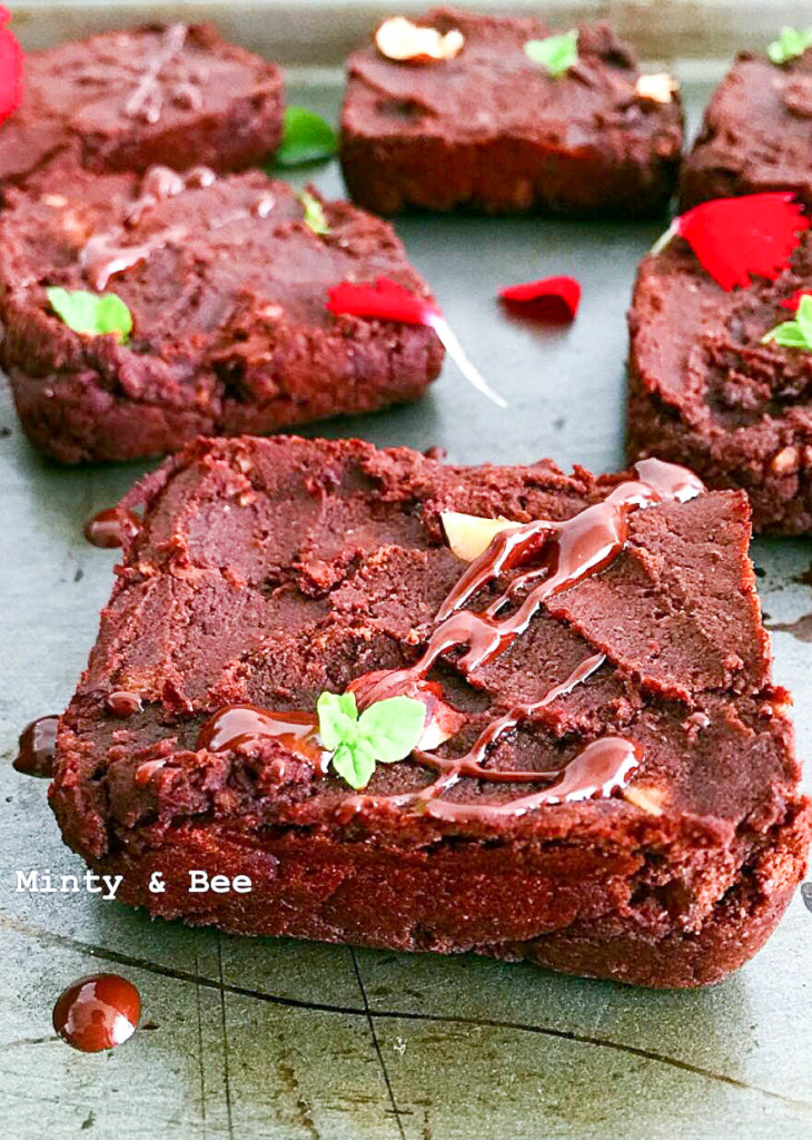 Baked kidney bean brownies - plant based, gluten free, healthy, vegan, refined sugar free - heavenlynnhealthy.com