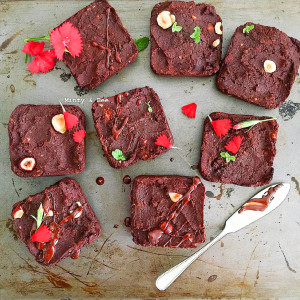 Baked kidney bean brownies - plant based, gluten free, healthy, vegan, refined sugar free - heavenlynnhealthy.com