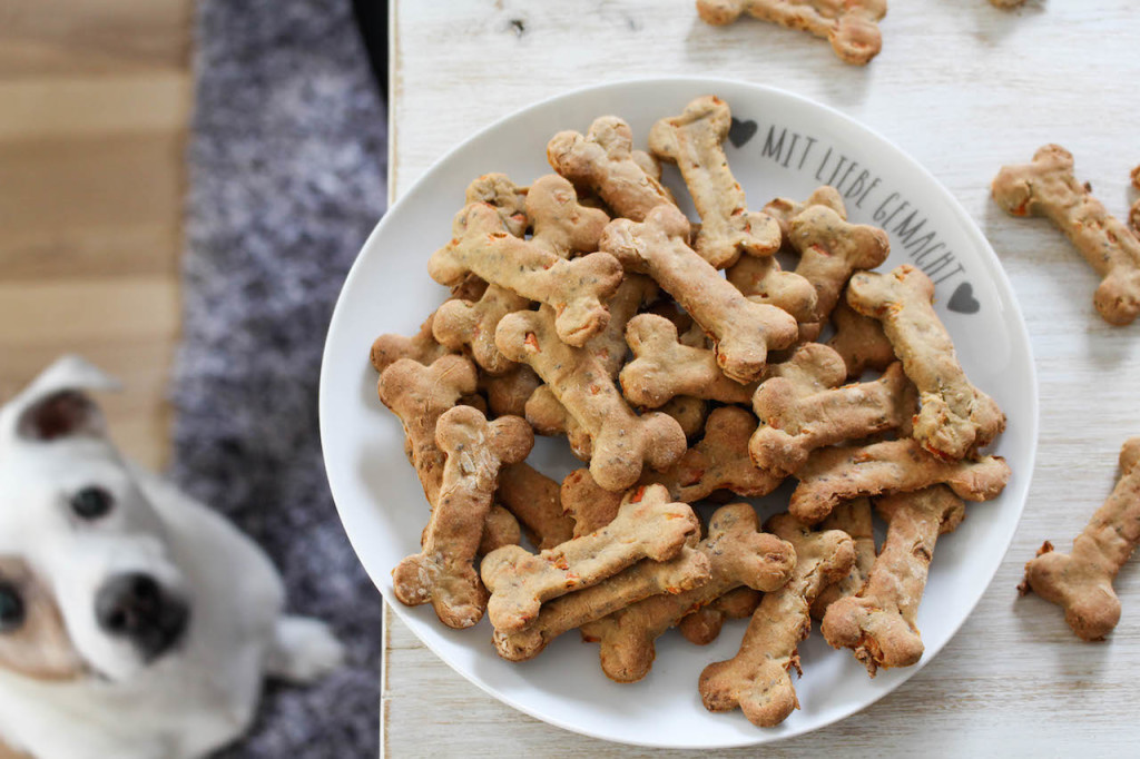 Healthy Dog Treats with Bananas and Carrots - vegan, plant based, gluten free, refined sugar free - heavenlynnhealthy.com