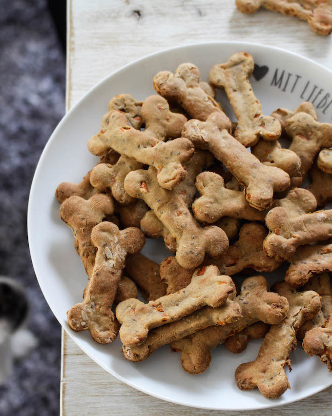 Healthy Dog Treats with Bananas and Carrots - vegan, plant based, gluten free, refined sugar free - heavenlynnhealthy.com