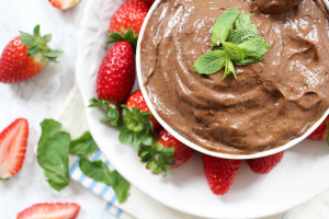 Healthy Chocolate Mousse with Avocado and Mint - vegan, plant based, gluten free, refined sugar free - heavenlynnhealthy.com