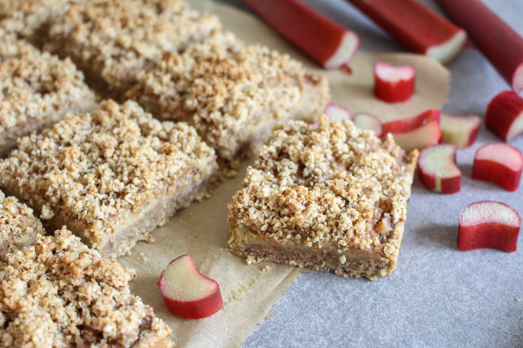 Rhubarb Oat Bars with Streusel Crumb Topping - gluten free, vegan, refined sugar free, healthy - heavenlynnhealthy.com