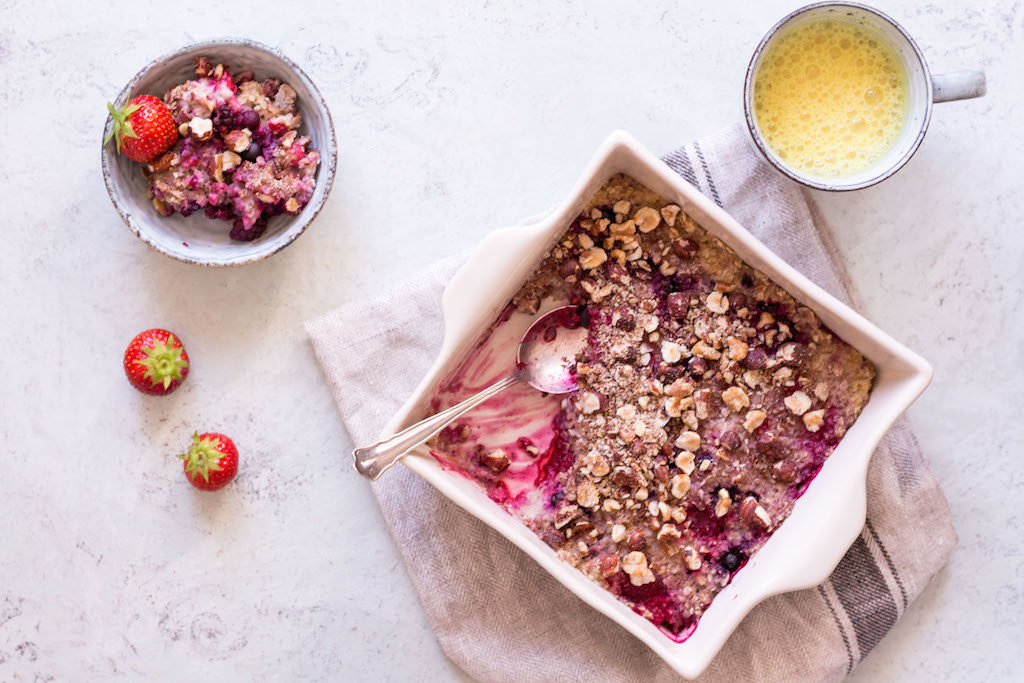 Baked Berry Oatmeal - plant based, gluten free, vegan, refined sugar free, healthy - heavenlynnhealthy.com