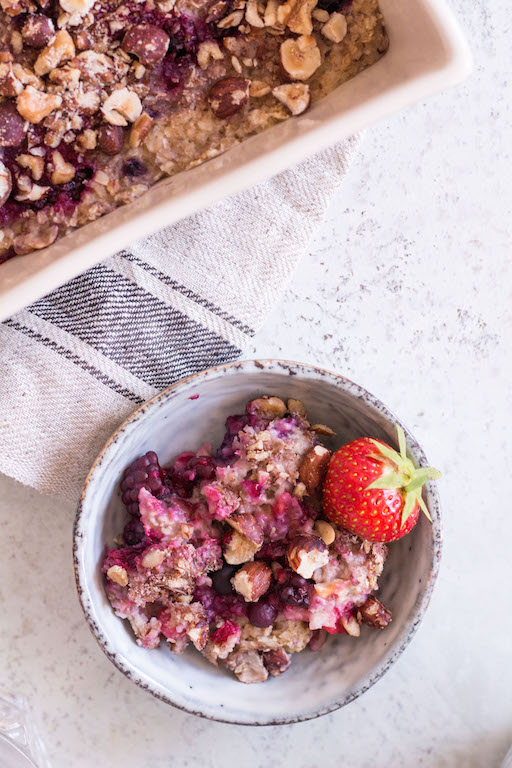 Baked Berry Oatmeal - plant based, gluten free, vegan, refined sugar free, healthy - heavenlynnhealthy.com