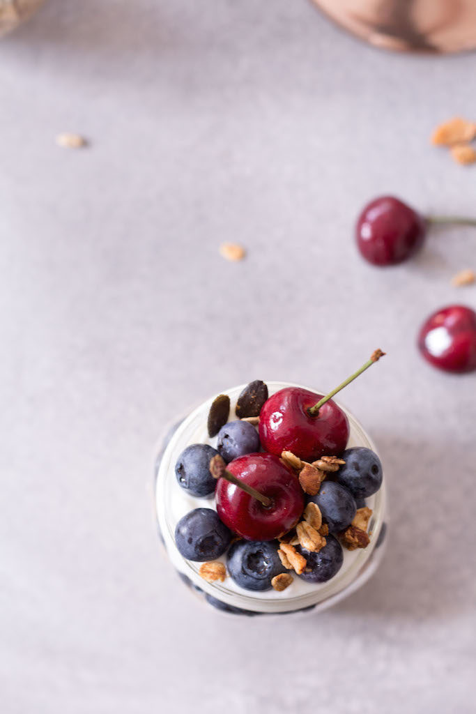 Blueberry Bircher Muesli Parfait with Coconut Yoghurt - vegan, plant based, vegetarian, gluten free - heavenlynnhealthy.com