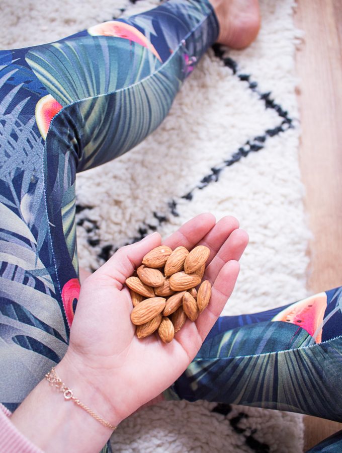 Natural snacks: almonds, the perfect companion for the office, university, sports or on the go - heavenlynnhealthy.com