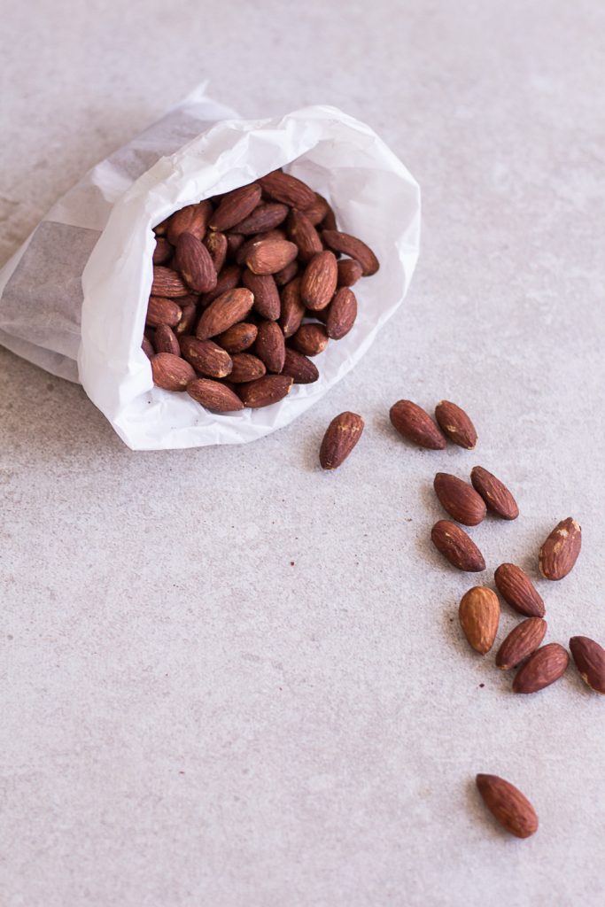 Spicy Roasted Almonds - the perfect snack for traveling - heavenlynnhealthy.com