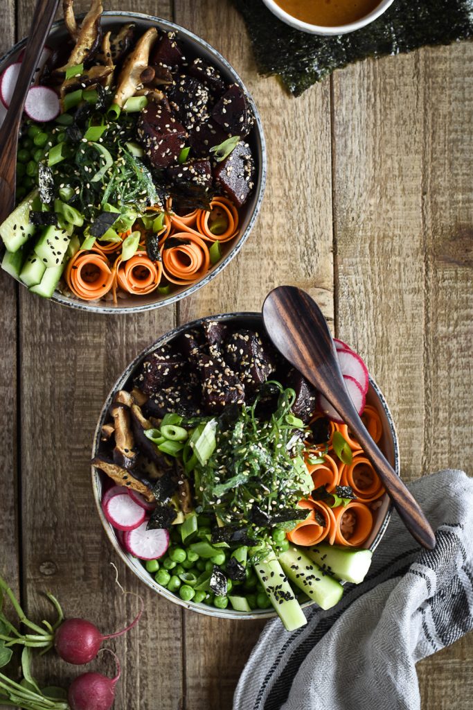 Healthy Poké-Bowl with Chili-Tahini-Sauce - plant-based, vegan, gluten free, refined sugar free - heavenlynnhealthy.com