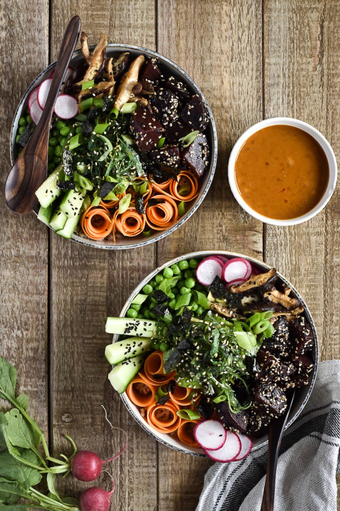 Healthy Poké-Bowl with Chili-Tahini-Sauce - plant-based, vegan, gluten free, refined sugar free - heavenlynnhealthy.com