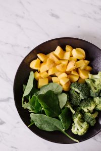 Easy Autumn Curry with (Almost) 5 ingredients - plant-based, vegan, gluten free, refined sugar free - heavenlynnhealthy.com