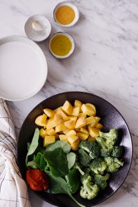 Easy Autumn Curry with (Almost) 5 ingredients - plant-based, vegan, gluten free, refined sugar free - heavenlynnhealthy.com