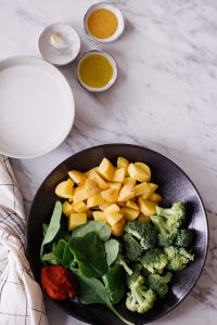 Easy Autumn Curry with (Almost) 5 ingredients - plant-based, vegan, gluten free, refined sugar free - heavenlynnhealthy.com