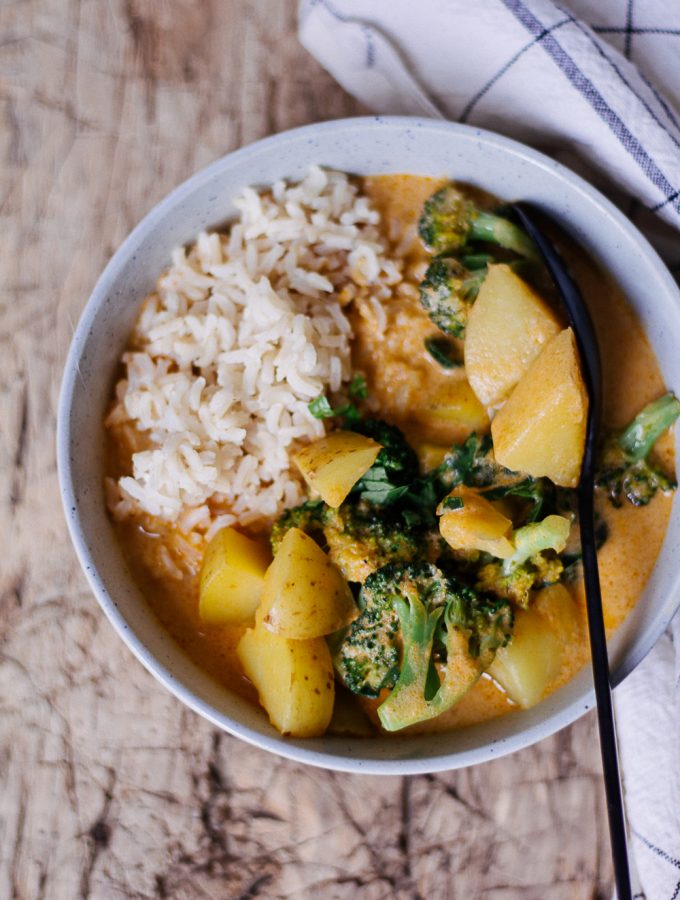 Easy Autumn Curry with (Almost) 5 ingredients - plant-based, vegan, gluten free, refined sugar free - heavenlynnhealthy.com