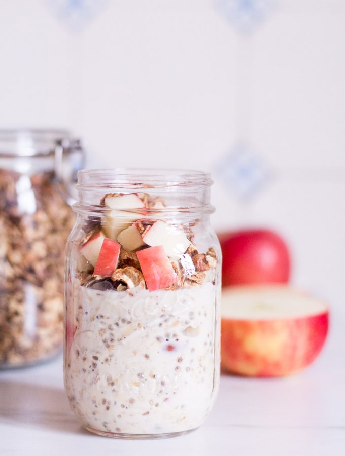 Crunchy apple overnight oats - plant-based, vegan, gluten free, refined sugar free - heavenlynnhealthy.com