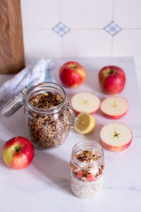 Crunchy apple overnight oats - plant-based, vegan, gluten free, refined sugar free - heavenlynnhealthy.com