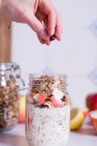 Crunchy apple overnight oats - plant-based, vegan, gluten free, refined sugar free - heavenlynnhealthy.com