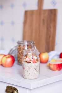 Crunchy apple overnight oats - plant-based, vegan, gluten free, refined sugar free - heavenlynnhealthy.com