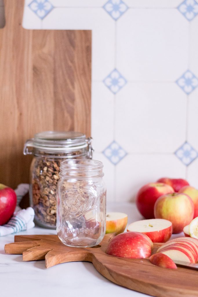 Crunchy apple overnight oats - plant-based, vegan, gluten free, refined sugar free - heavenlynnhealthy.com