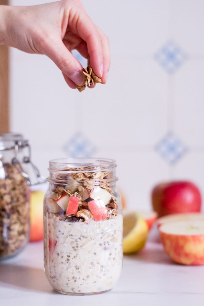 Crunchy apple overnight oats - plant-based, vegan, gluten free, refined sugar free - heavenlynnhealthy.com