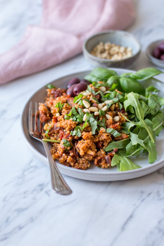 Super quick mediterranean sun-dried tomato quinoa - 30 minute recipes - plant-based, vegan, gluten free, refined sugar free - heavenlynnhealthy.com 