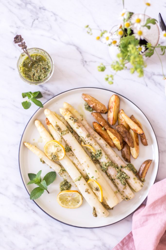 Quick oven-roasted asparagus with lemon pesto - 30 minute dinner - plant-based, vegan, gluten free, refined sugar free - heavenlynnhealthy.com 