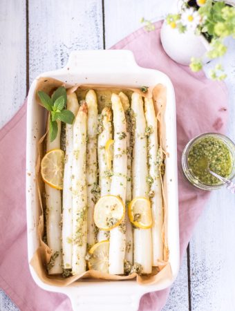 Quick oven-roasted asparagus with lemon pesto – 30 minute dinner