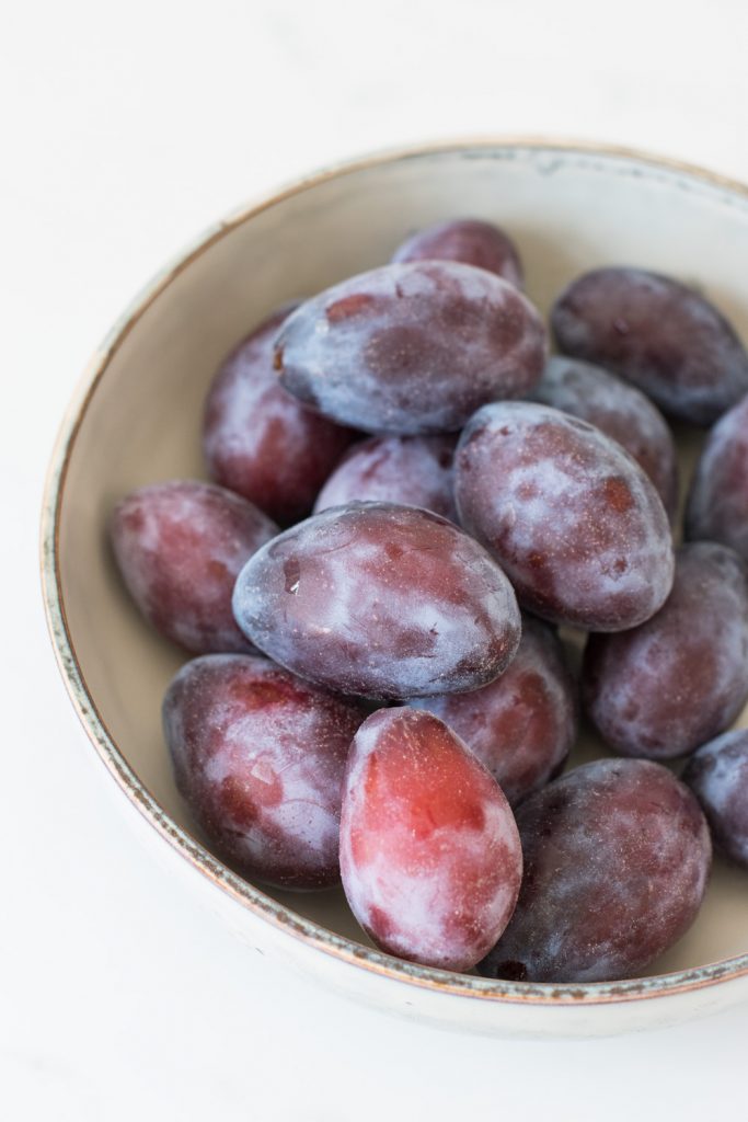 Glutenfree semolina pudding with stewed plums Heavenlynn Healthy