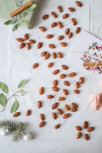 Christmas-spiced & roasted almonds - plant-based, vegan, gluten free, refined sugar free - heavenlynnhealthy.com